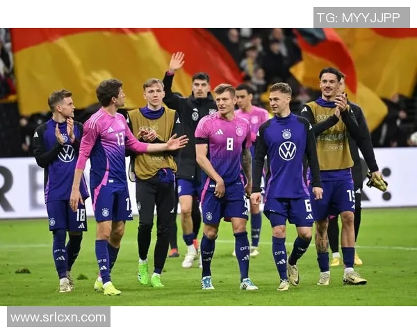 荷兰与日本友谊赛精彩回顾展现足球魅力与团队精神 荷兰与日本友谊赛精彩回顾展现足球魅力与团队精神